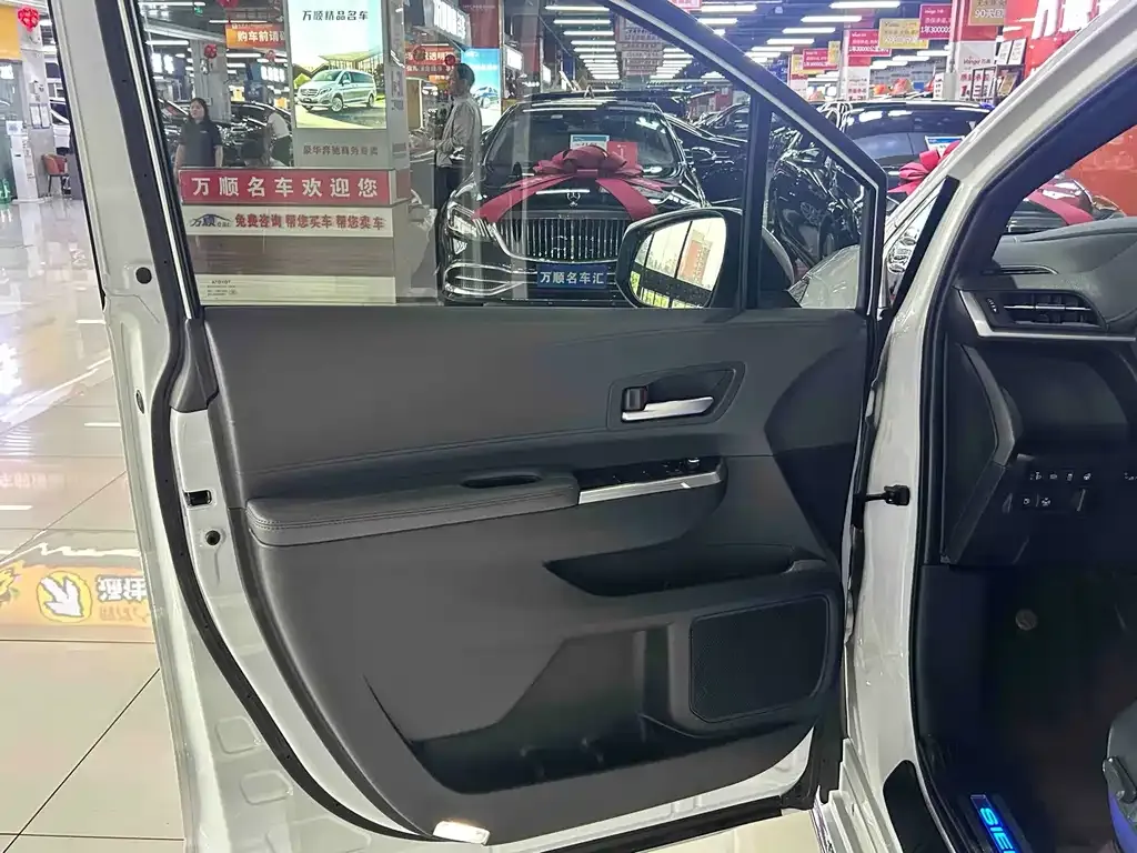 Toyota Sienna — фото 10