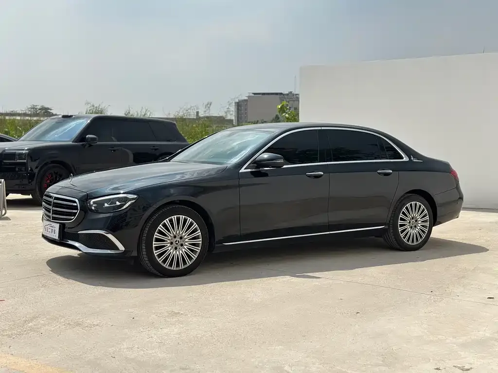 Mercedes-Benz E-Class — фото 1