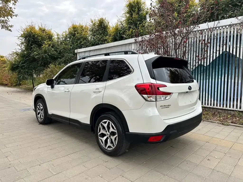 Subaru Forester — фото 9