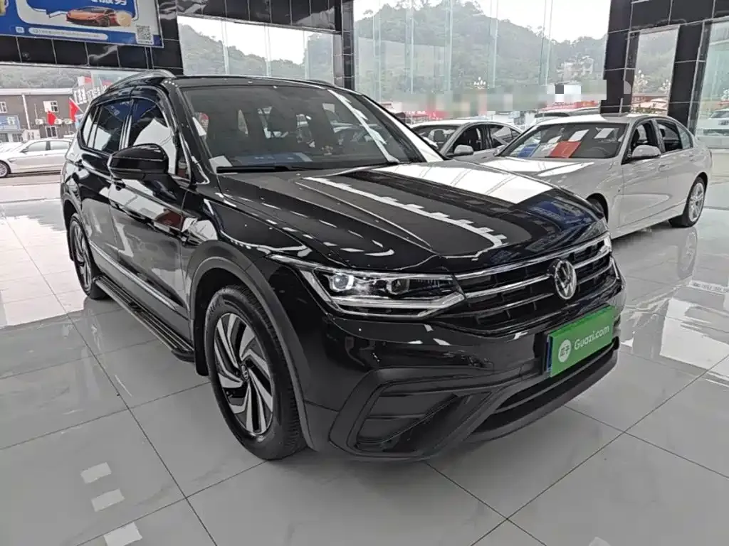 Volkswagen Tiguan L — фото 7