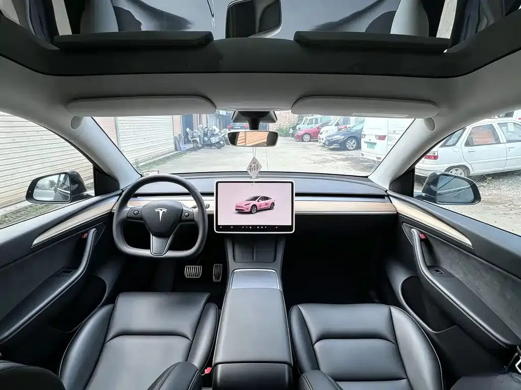 Tesla Model Y — фото 3