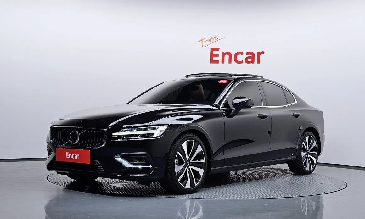 Volvo S60 — фото 1