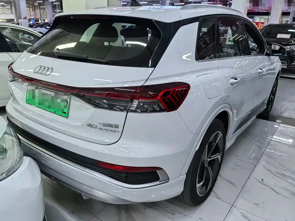 Audi Q4 e-tron — фото 3