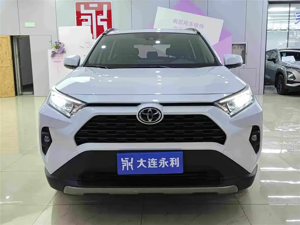 Toyota RAV4 — фото 2