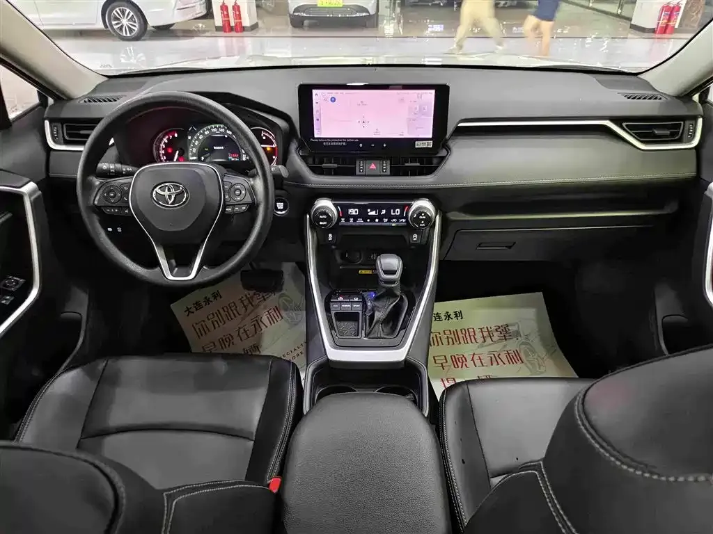 Toyota RAV4 — фото 10