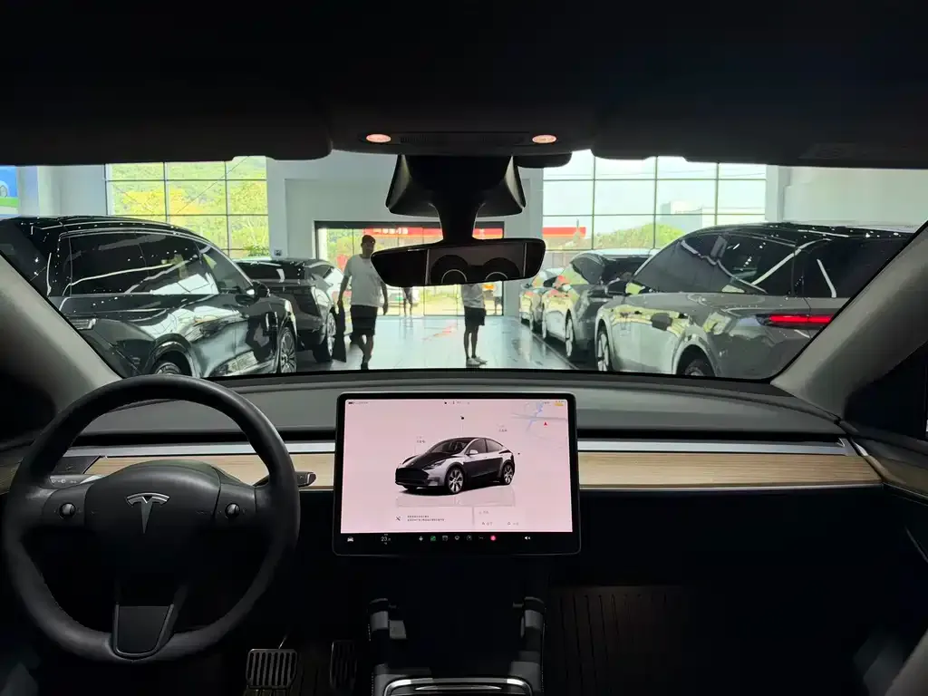 Tesla Model Y — фото 4