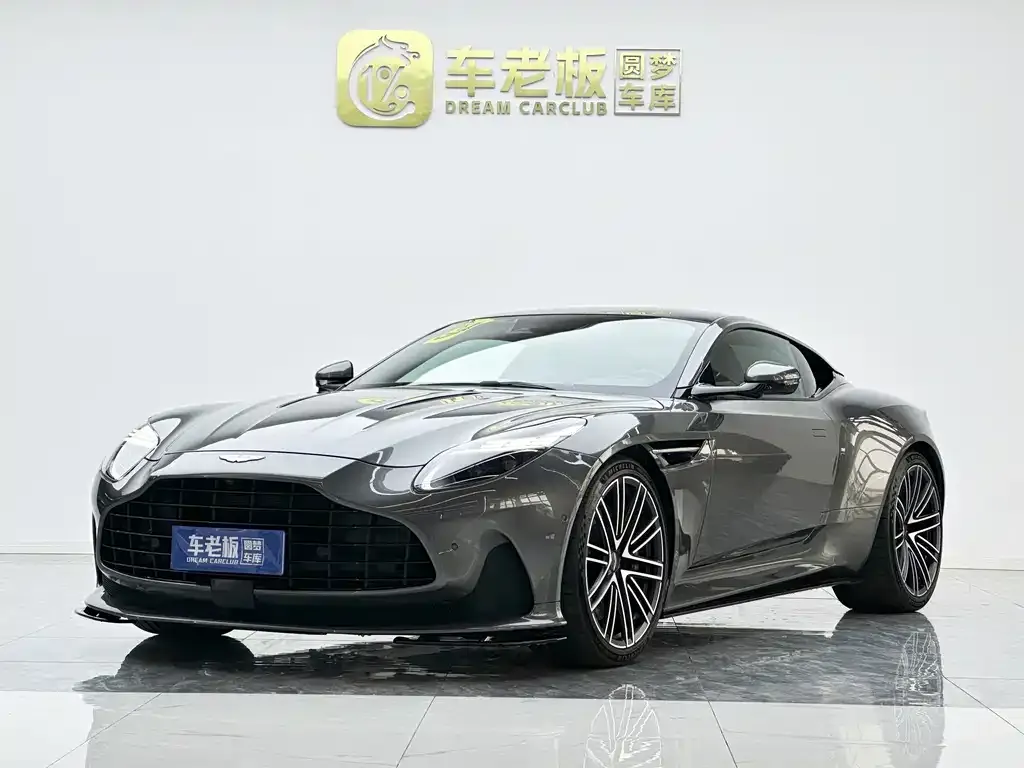 Aston Martin DB12 — фото 1