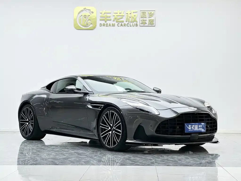 Aston Martin DB12 — фото 5