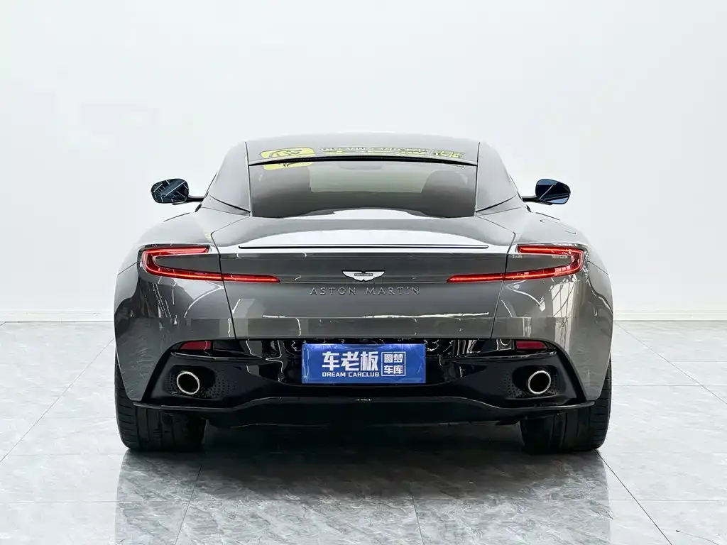 Aston Martin DB12 — фото 10