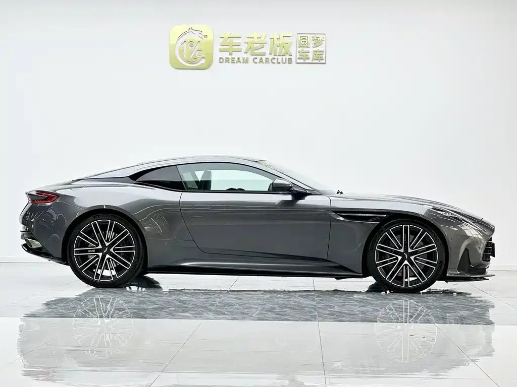 Aston Martin DB12 — фото 2