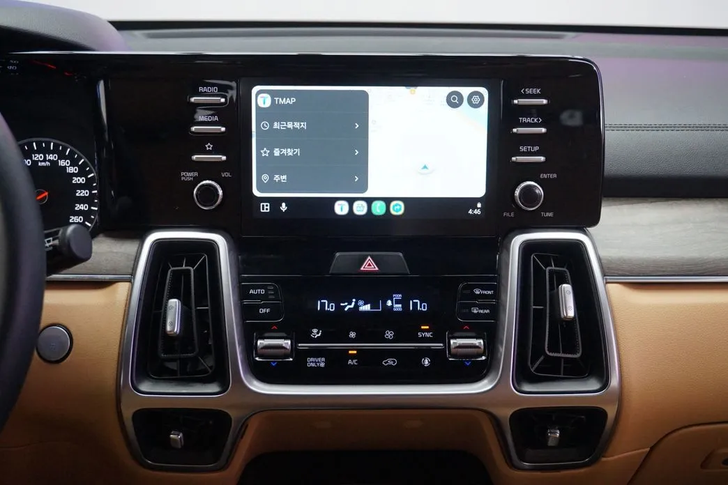 Kia Sorento — фото 9