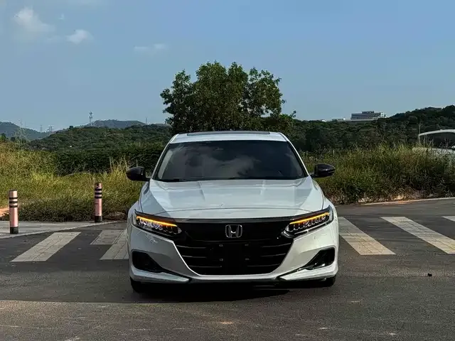 Honda Accord — фото 1