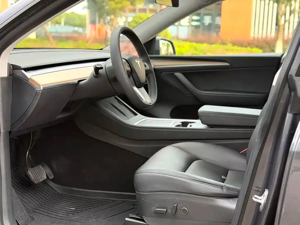Tesla Model Y — фото 4