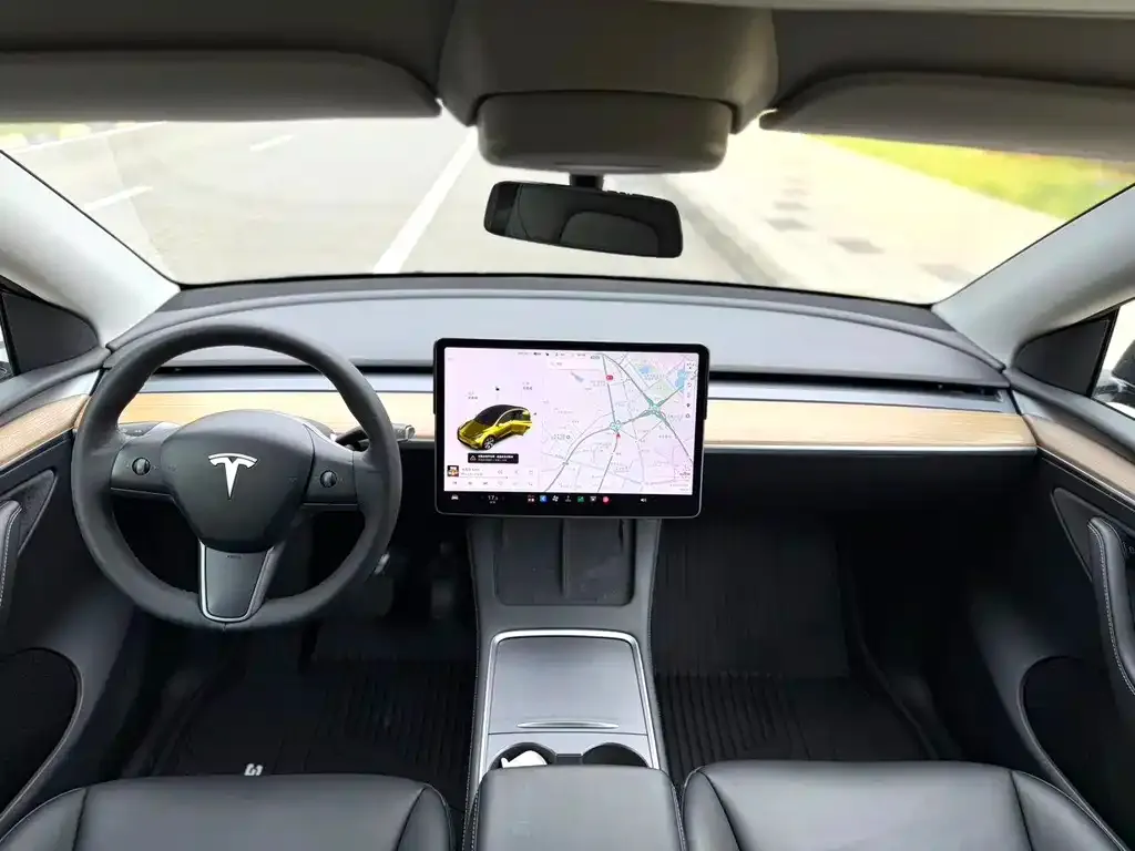 Tesla Model Y — фото 2