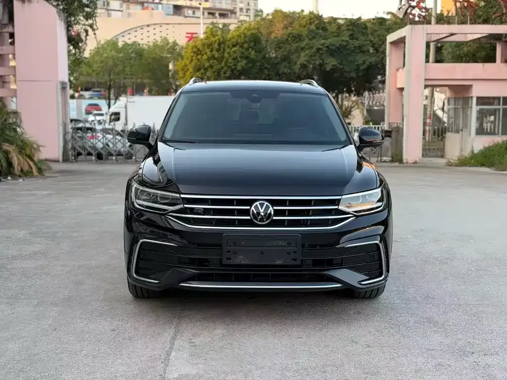 Volkswagen Tiguan L — фото 5