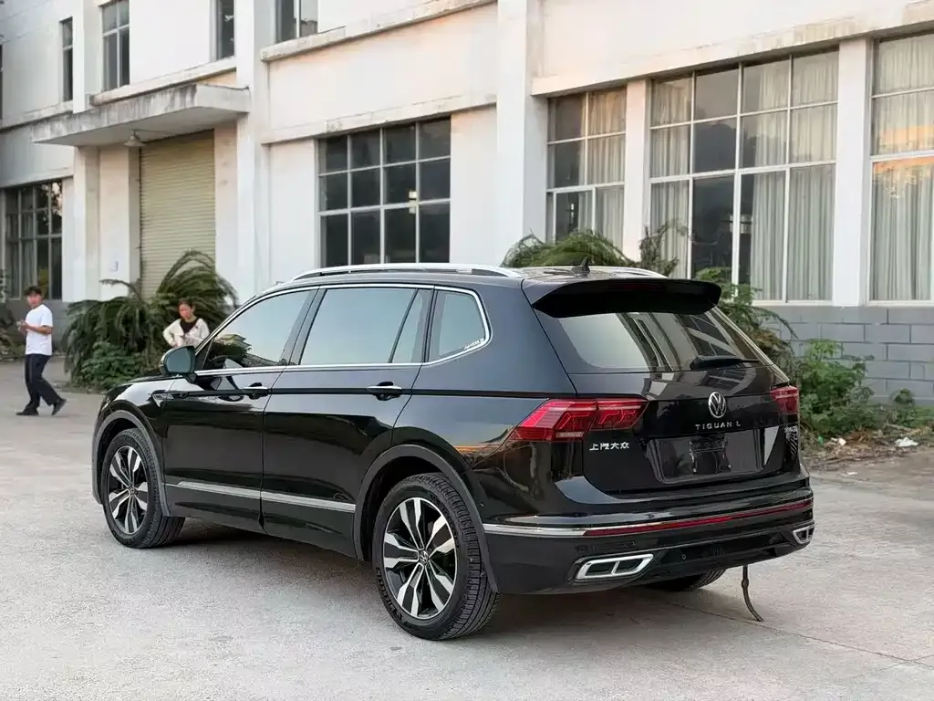 Volkswagen Tiguan L — фото 6