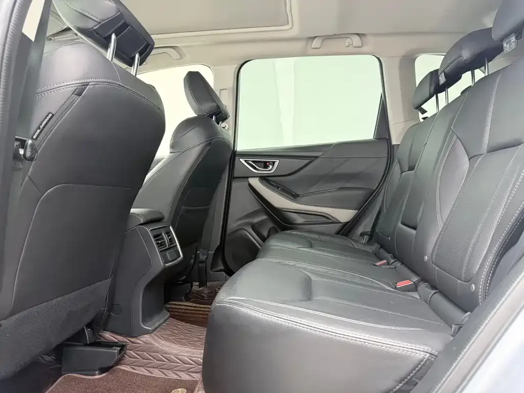 Subaru Forester — фото 4