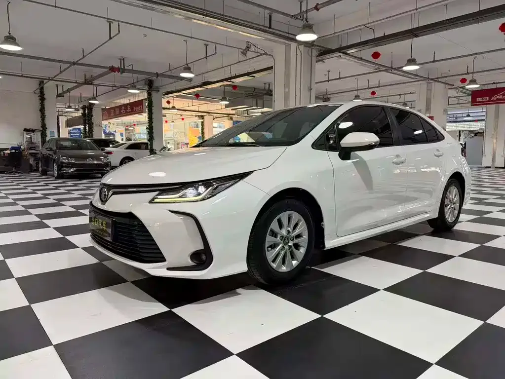 Toyota Corolla — фото 1
