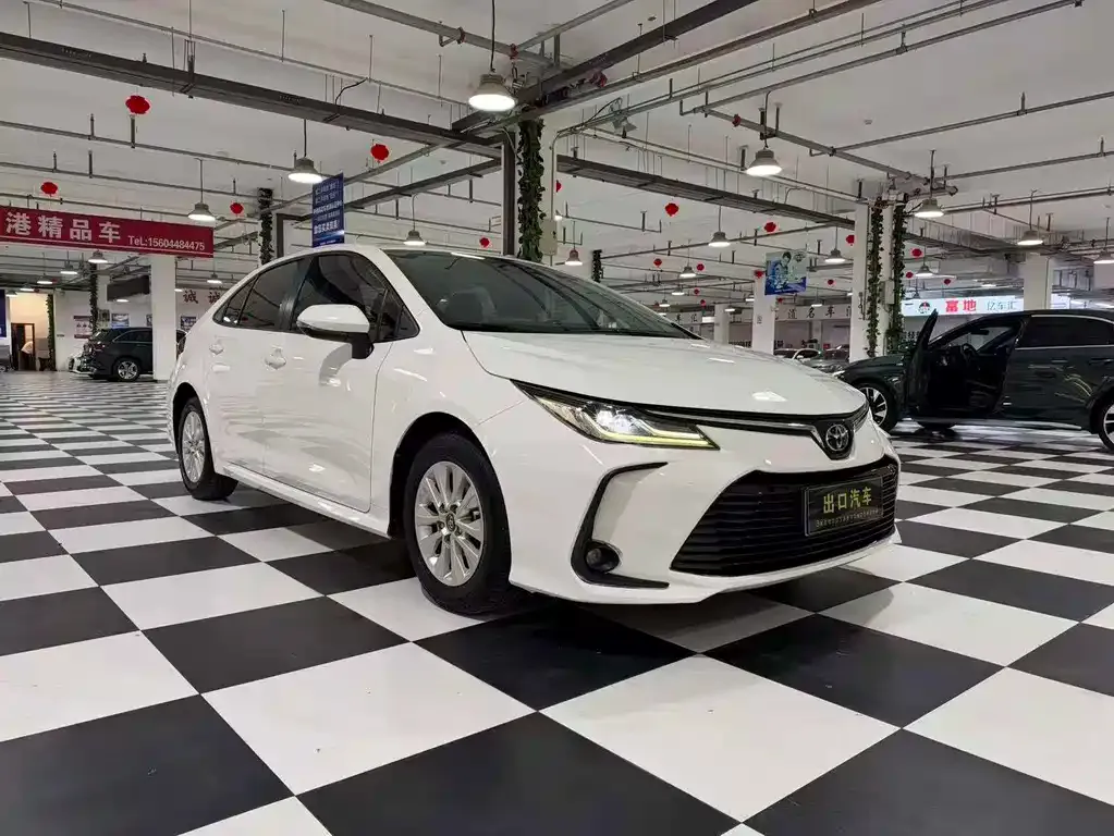 Toyota Corolla — фото 10