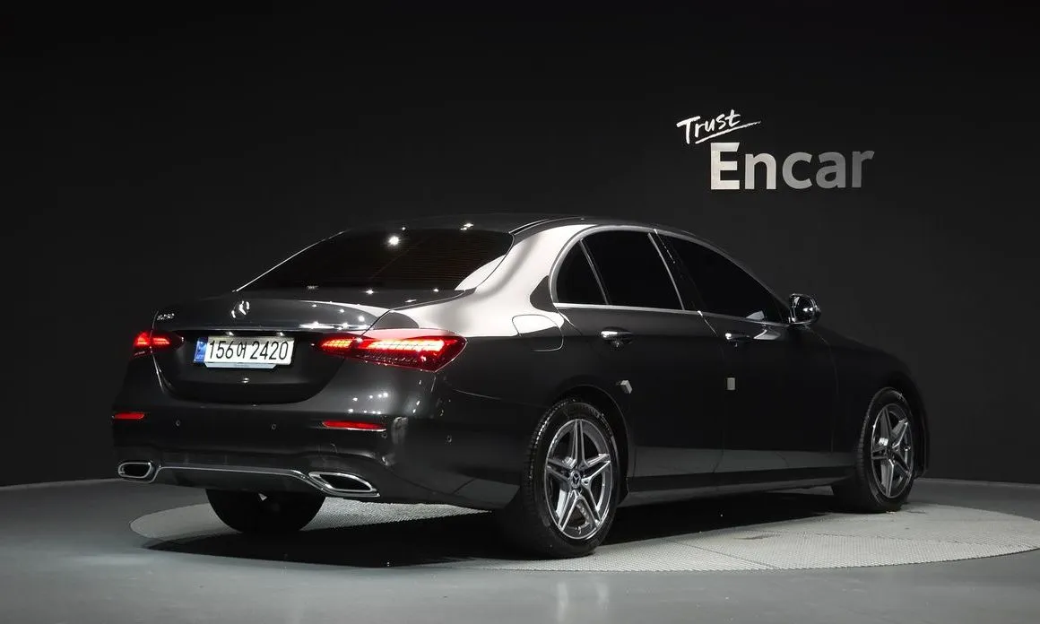 Mercedes-Benz E-Class — фото 10
