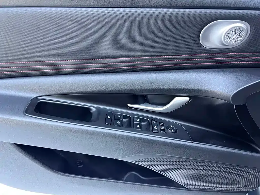 Hyundai Elantra — фото 6