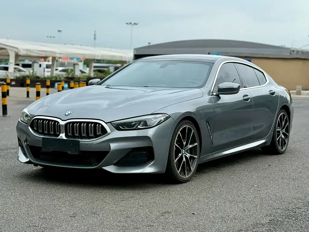BMW 8 Series — фото 1