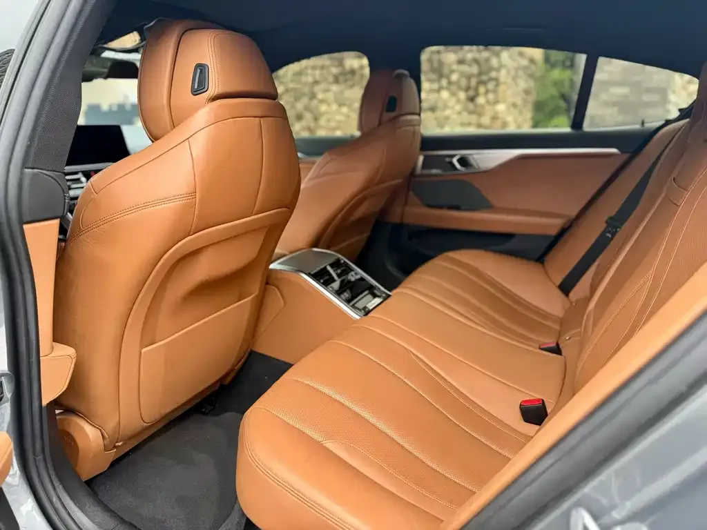 BMW 8 Series — фото 4