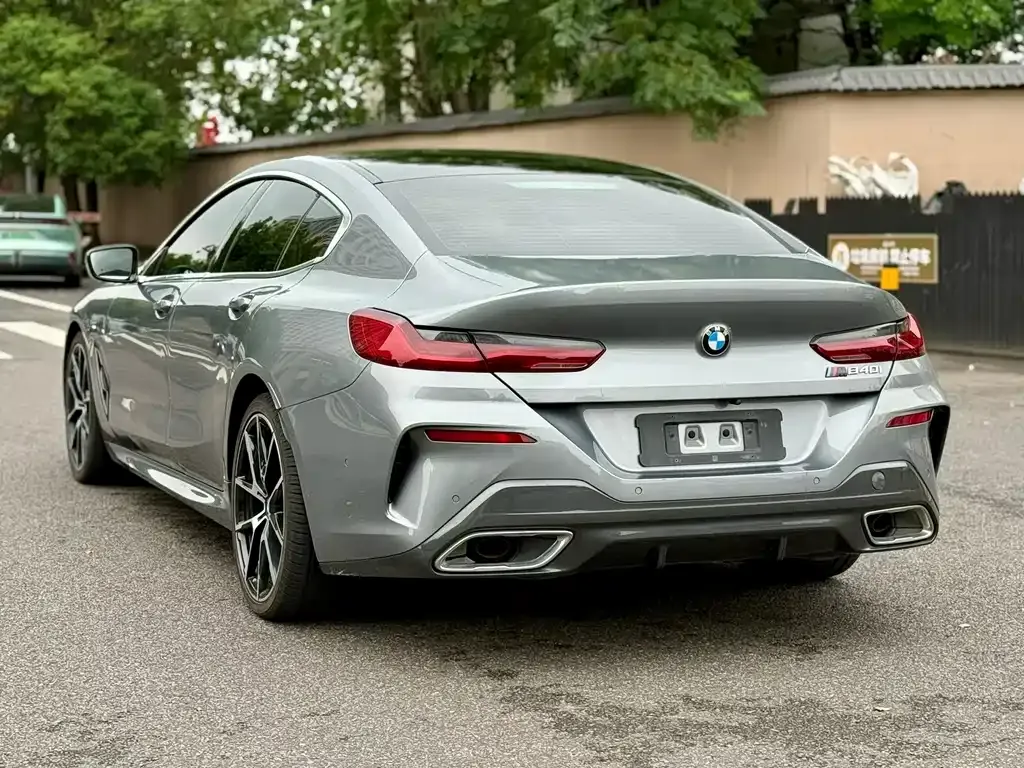 BMW 8 Series — фото 6