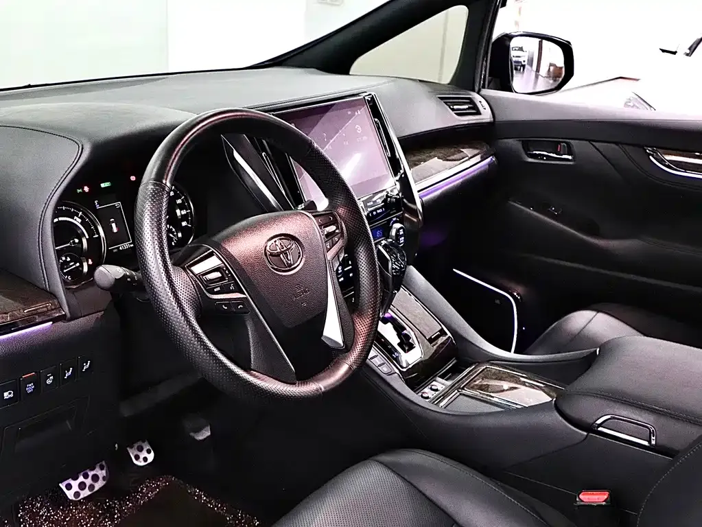 Toyota Vellfire — фото 8