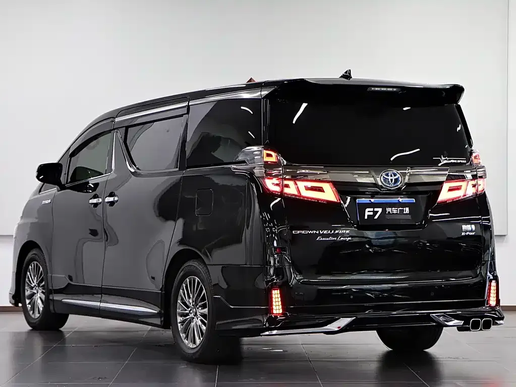 Toyota Vellfire — фото 7