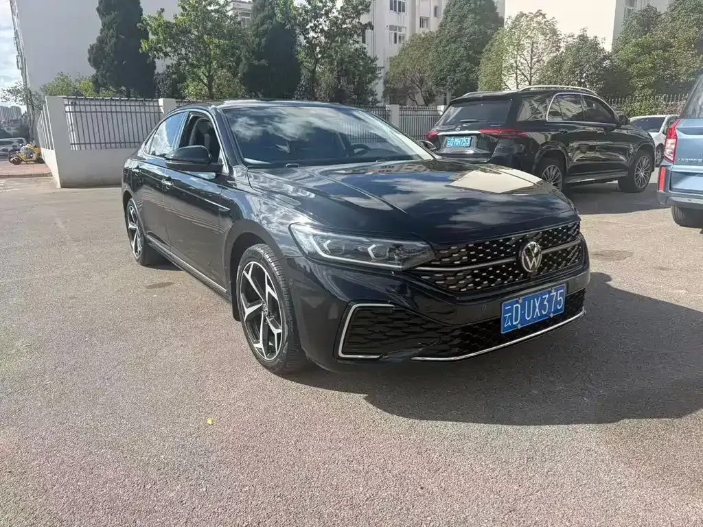 Volkswagen Passat — фото 1