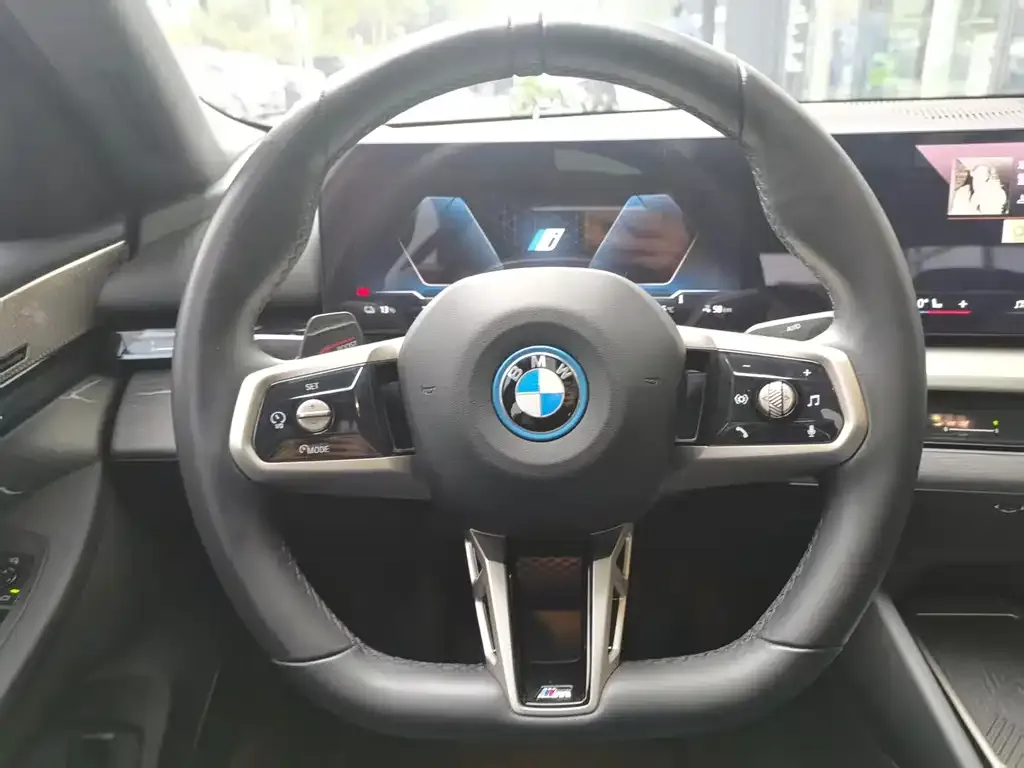 BMW i5 — фото 2