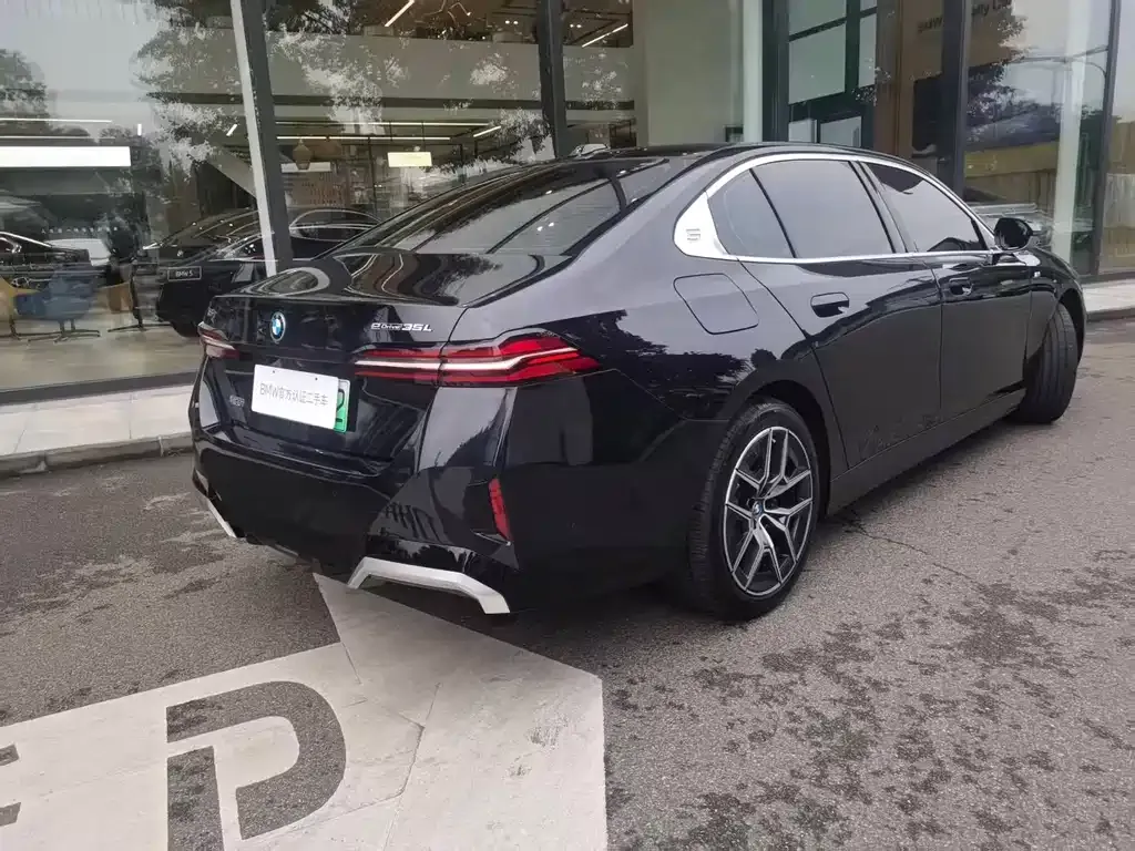 BMW i5 — фото 10