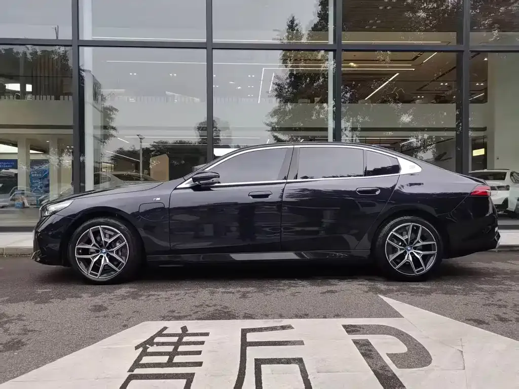 BMW i5 — фото 9