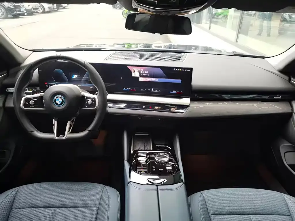 BMW i5 — фото 3