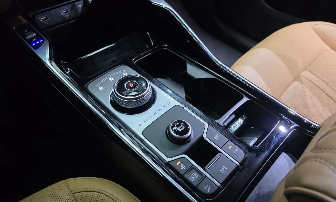 Kia Sorento — фото 10