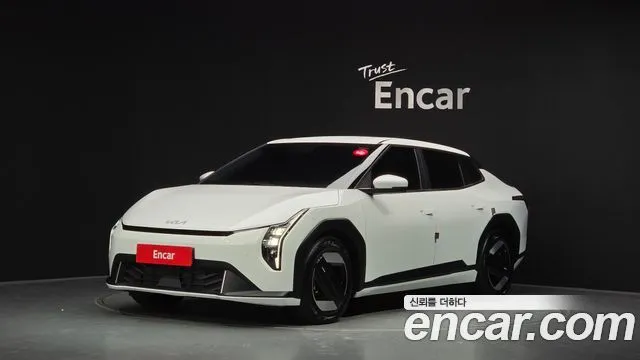 Kia EV4 — фото 1