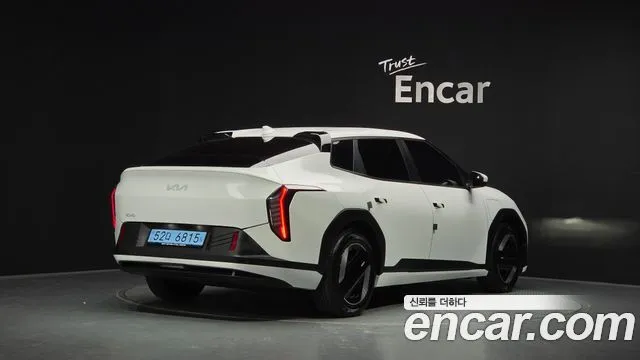 Kia EV4 — фото 4