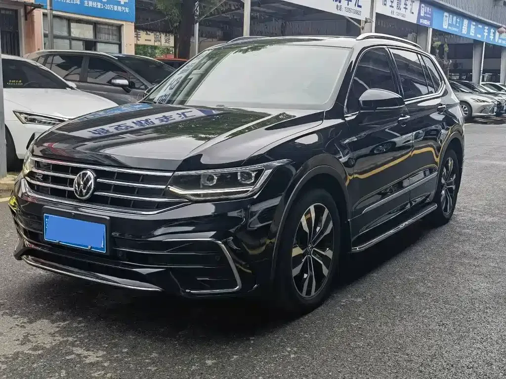 Volkswagen Tiguan L — фото 1