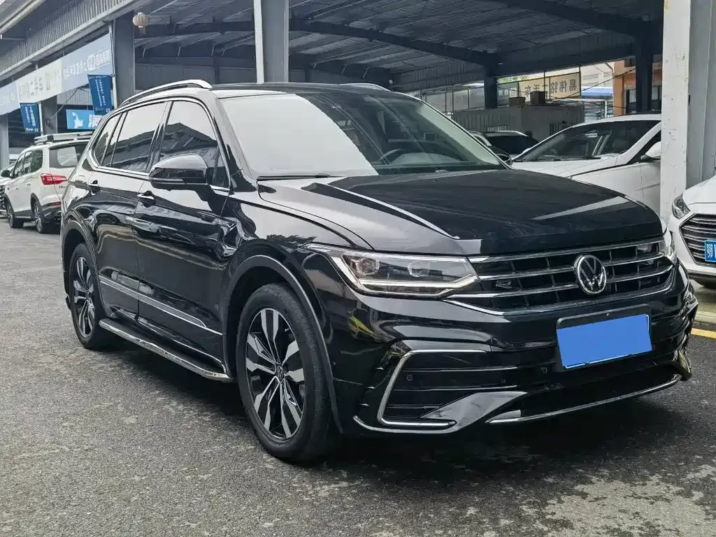 Volkswagen Tiguan L — фото 7