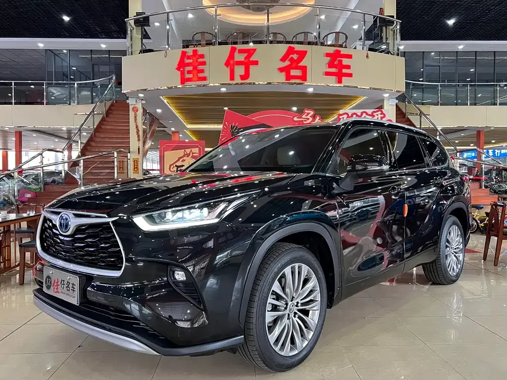Toyota Highlander — фото 1