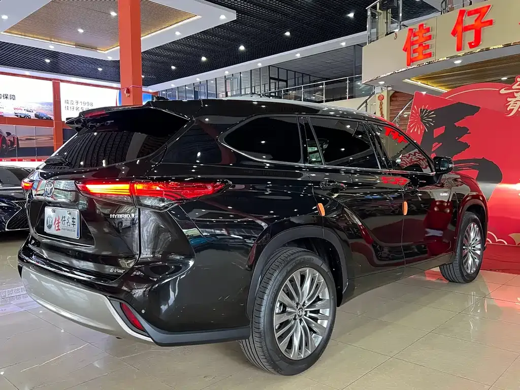 Toyota Highlander — фото 7