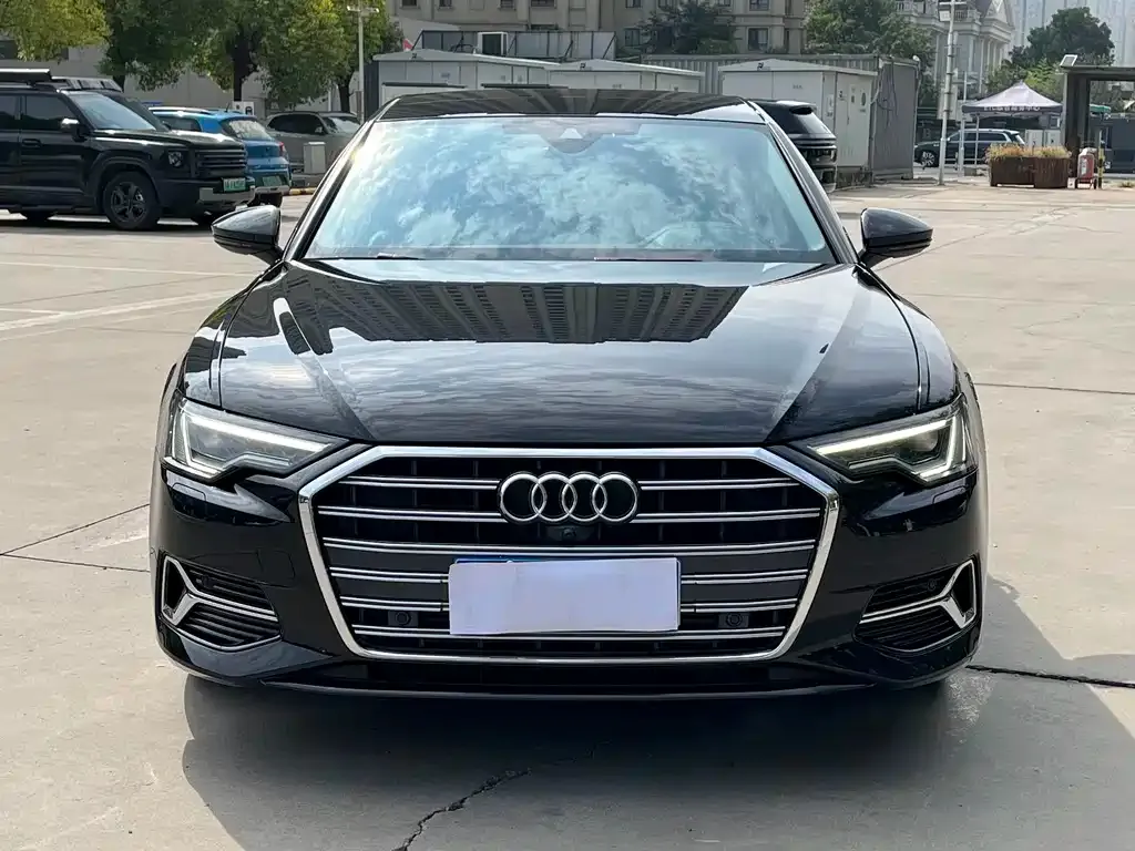 Audi A6L — фото 1