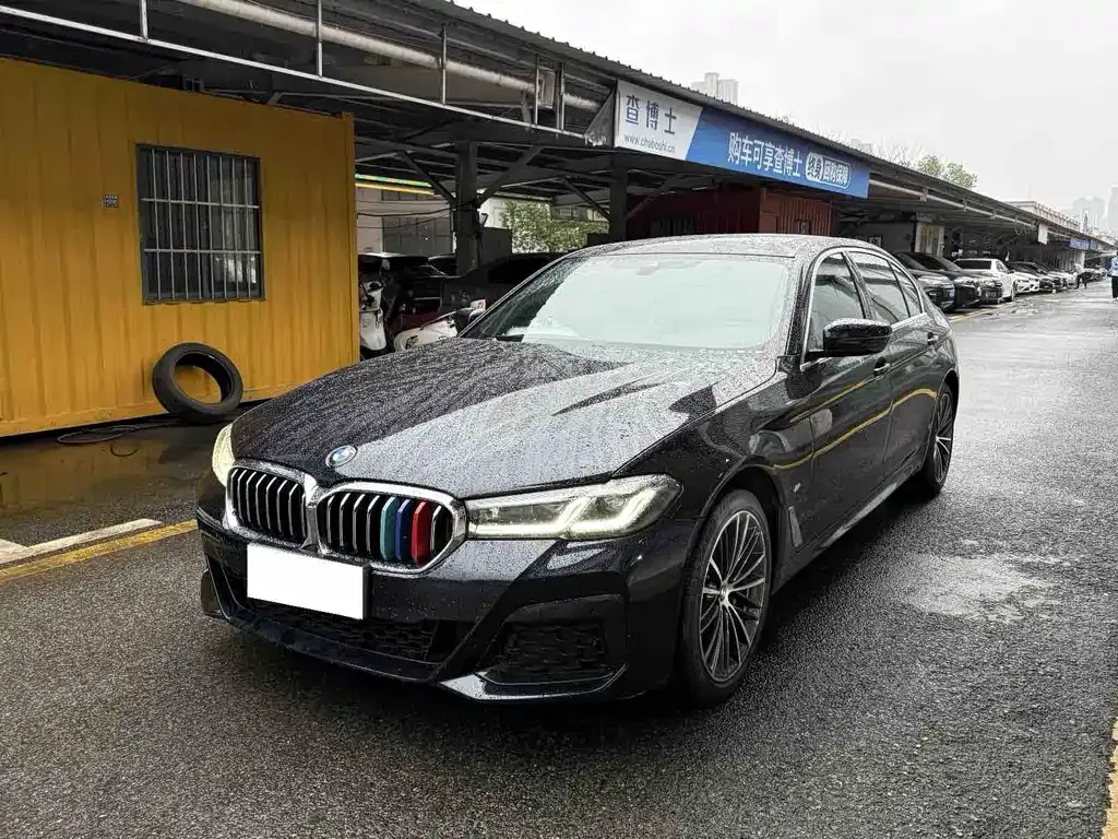 BMW 5 Series — фото 1