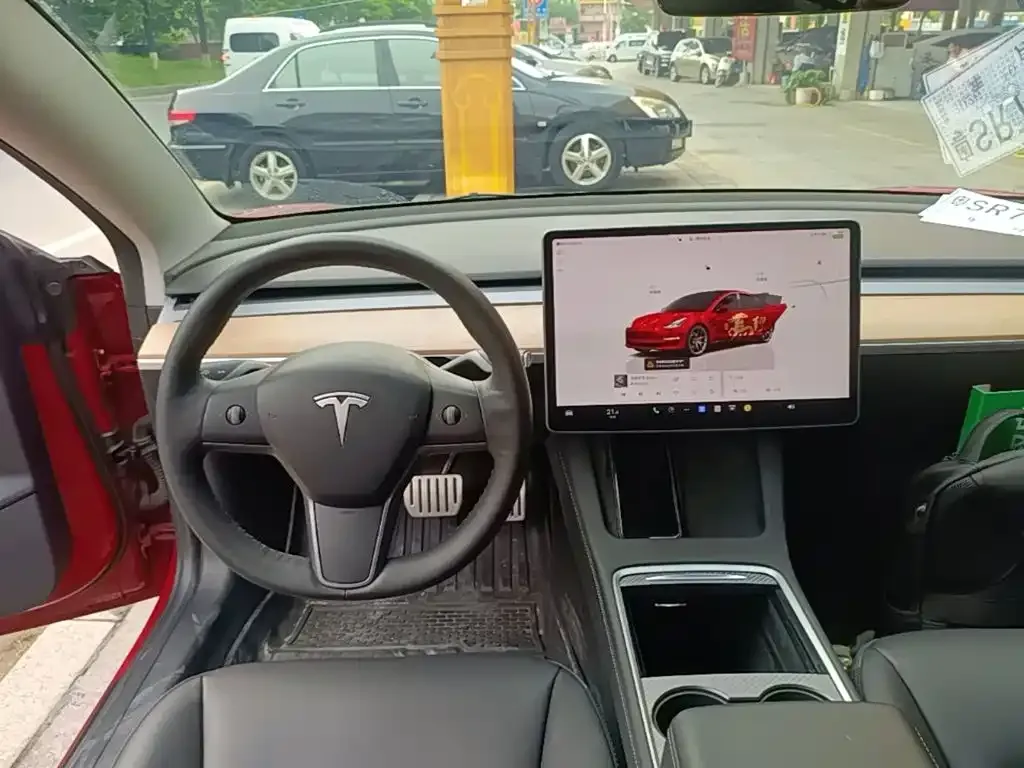 Tesla Model 3 — фото 9