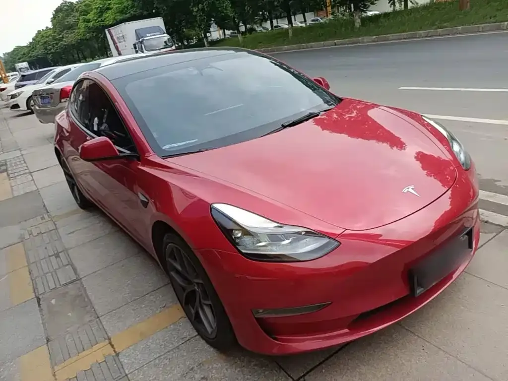 Tesla Model 3 — фото 10