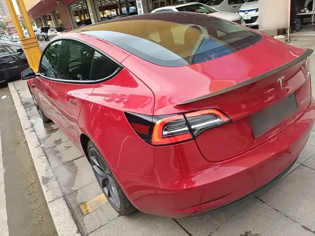Tesla Model 3 — фото 2