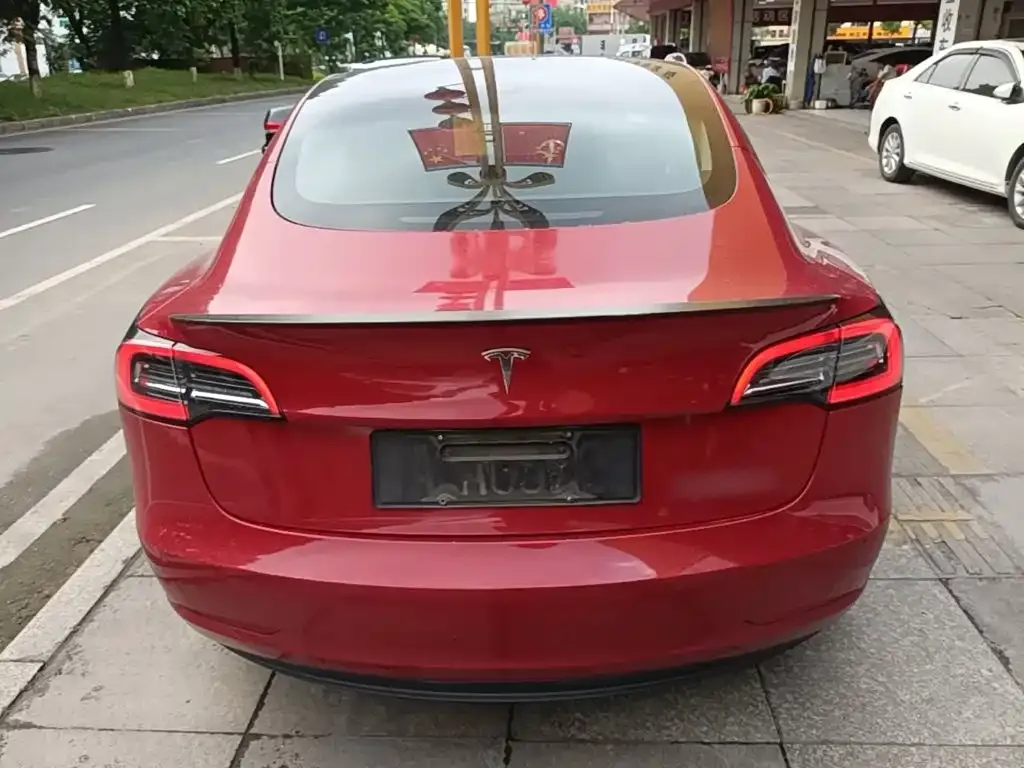 Tesla Model 3 — фото 4