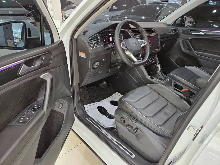 Volkswagen Tiguan — фото 9