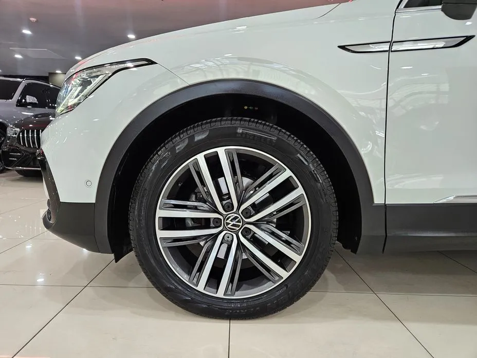 Volkswagen Tiguan — фото 4